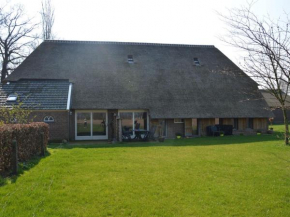 Staying in a thatched barn with box bed beautiful view region Achterhoek